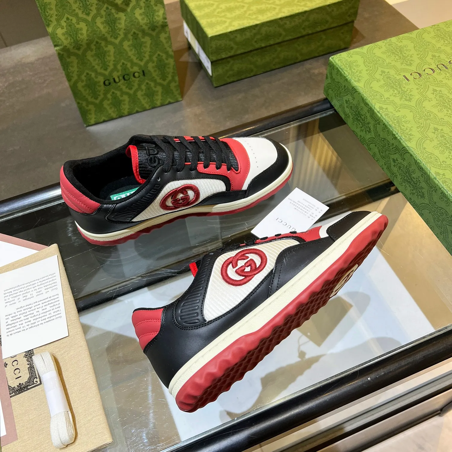 👟👟Ex-factory price 520👟👟 Top version, full styling effect, instant sales of the common practice of soft treading in the market, 💣💣💣Gucci2023 early spring Gucci G home latest hot style MAC80 sports shoes couple style casual retro distressed dirty shoes small dirty shoes small white shoes🌸🌸🌸 original purchase and development Production Gucci MAC80 new hot-selling series. The exquisite and compact interlocking double G logo romantically interprets the aesthetic concept of this series. Made of off-white leather, ▪️Material: original customized imported first-layer cowhide ▪️Inner lining: original customized imported breathable mesh ▪️Outsole: original molded two-color TPU outsole ▪️Sole thickness: 3CM ▪️Size: women's 35-40 / men's 39-45